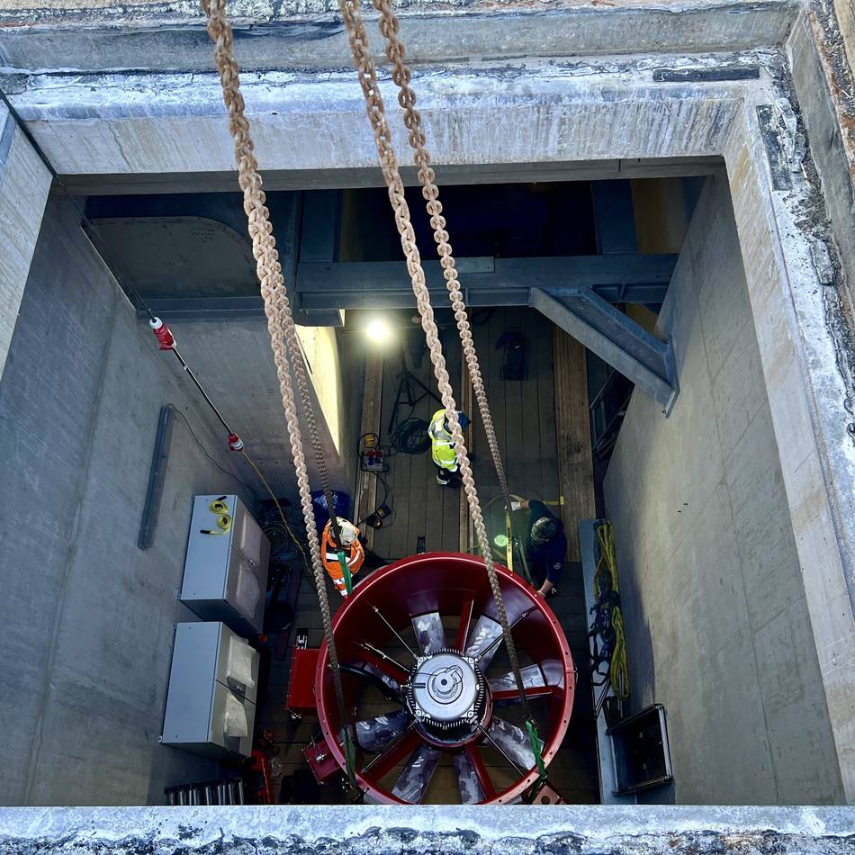 Baustelle in Düsseldorf: Hier werden die neuen Mammut-Lüfter im Rheinufertunnel eingebaut