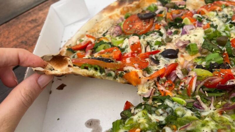 Tätern droht Strafverfahren: Polizei fasst Pizzadiebe nach Überfall in Duisburg