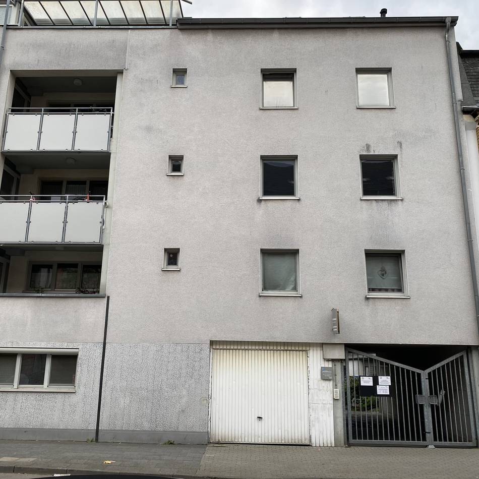 Ärger um Krefelder Obdachlosenunterkunft: „Ich habe Heroinspritzen in einem Baumbeet gefunden“