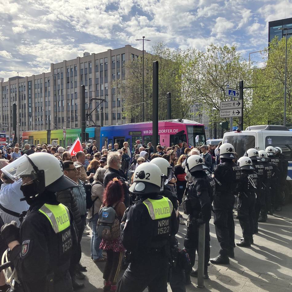 Protest im Düsseldorfer Bahnhofsquartier: Hunderte stellen sich AfD-Spaziergang entgegen – Route muss geändert werden