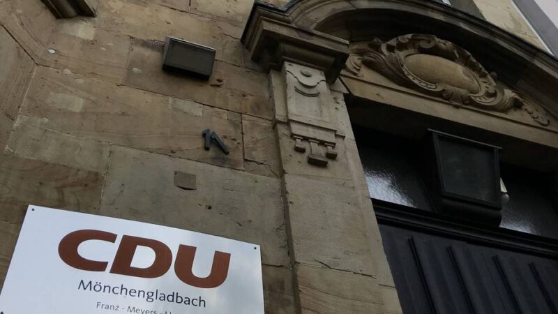 Kurioser Oster-Streich?: CDU-Parteizentrale in Mönchengladbach heißt plötzlich „Eierhaus“