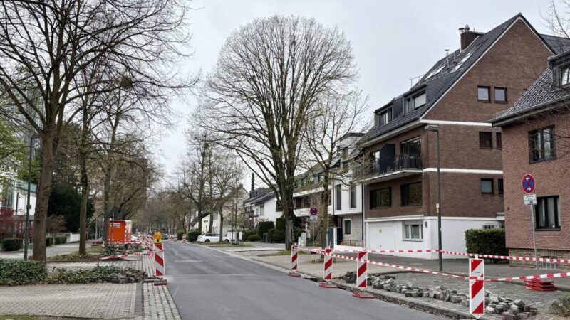 Verkehr in Düsseldorf : Vier Tage Vollsperrung am Mörsenbroicher Weg – Busse fahren Umleitung