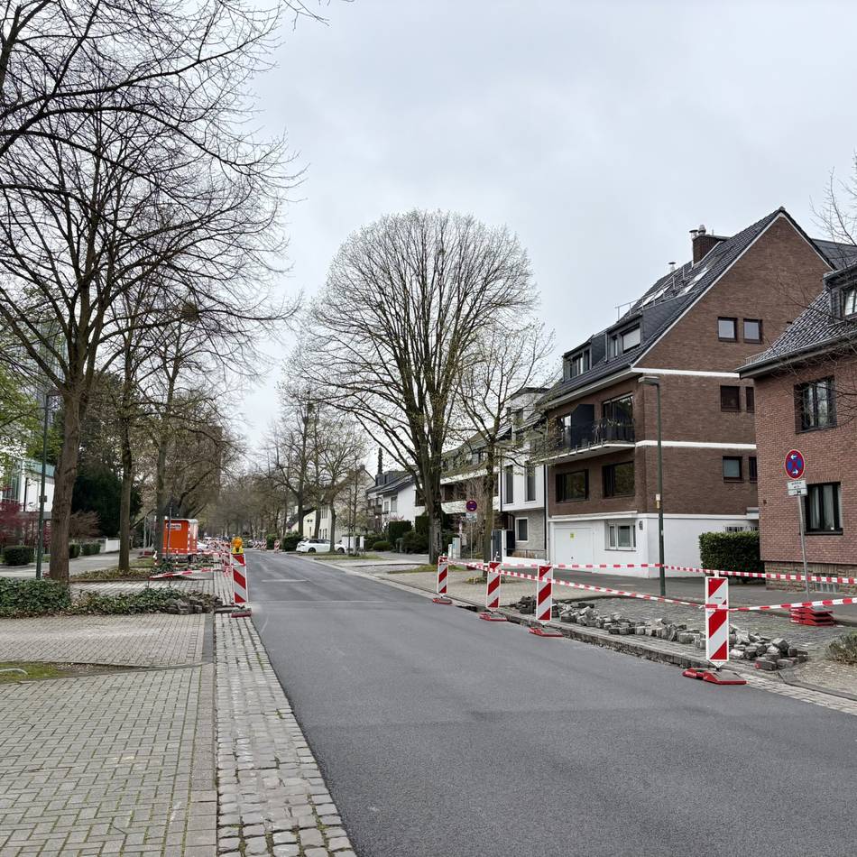 Verkehr in Düsseldorf : Vier Tage Vollsperrung am Mörsenbroicher Weg – Busse fahren Umleitung