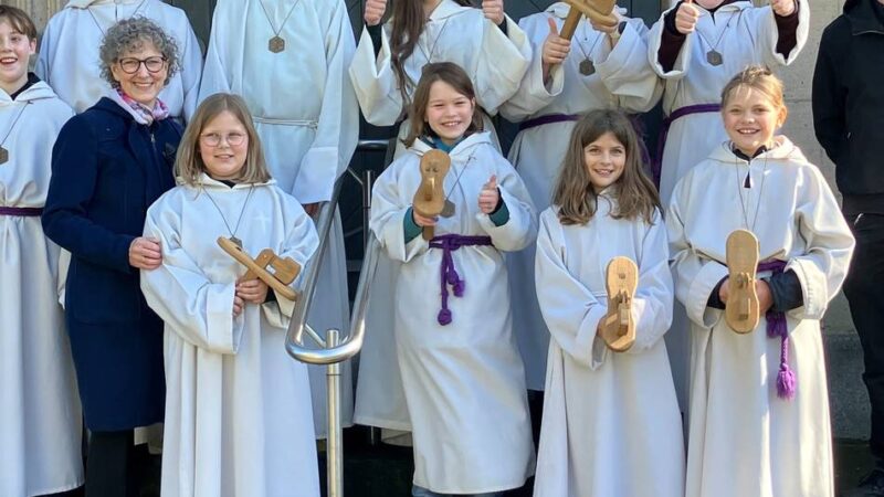 Uralter Osterbrauch in Korschenbroich: Wenn die Glocken schweigen, wird hier noch geklappert