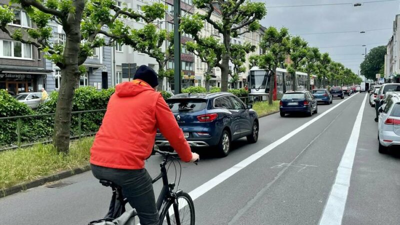 Radverkehr in Düsseldorf: Neue Ampelanlage soll Radfahren sicherer machen
