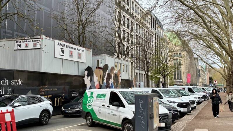 Leblos an der Königsallee gefunden: 27-Jähriger schwer verletzt nach Partynacht – Polizei ermittelt wegen Raubs