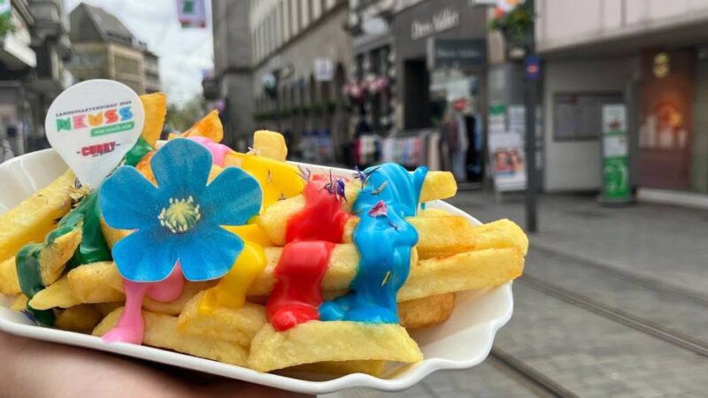 Fritten mit bunter Mayonnaise und Blümchen: So schmecken die Neusser Laga-Pommes