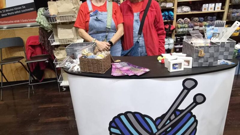 Wolle-Festival lockte Besucher in Neusser Stadthalle: „Wir sind wie eine Zirkusfamilie“