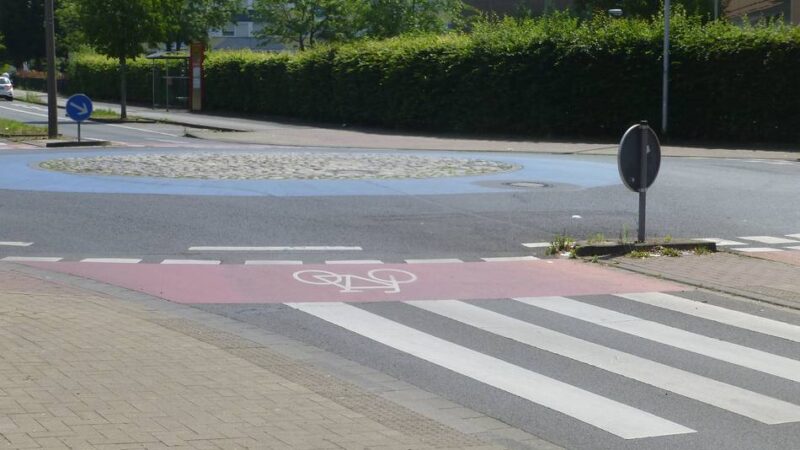 Familien begegneten sich schon am Vormittag: Angreifer in Hackenbroich bringt Brotmesser mit