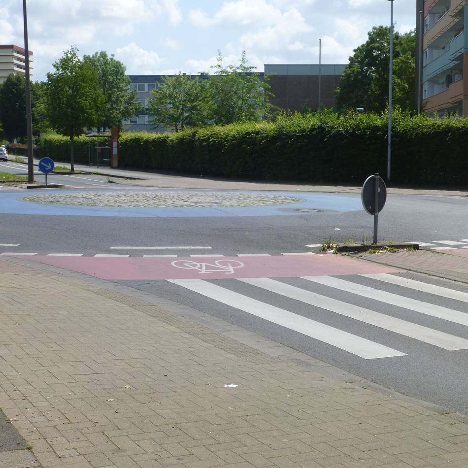 Familien begegneten sich schon am Vormittag: Angreifer in Hackenbroich bringt Brotmesser mit