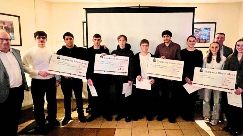 Planspiel Börse im Kreis Kleve: Sparkasse Rhein-Maas ehrt beste Nachwuchs-Anleger