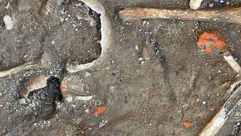 Nach Knochenfunden in Rheindahlen: Mehr Archäologen untersuchen entdeckte Skelette