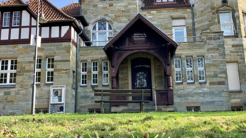 Lesung in Leverkusen: Leverkusener Autoren servieren Krimi-Spannung in der Villa Römer