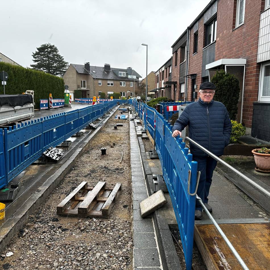 Blumenviertel in Mönchengladbach: Wasserrohre, Glasfaserkabel, Gasleitungen – eineinhalb Jahre Dauerbaustelle am Azaleenweg