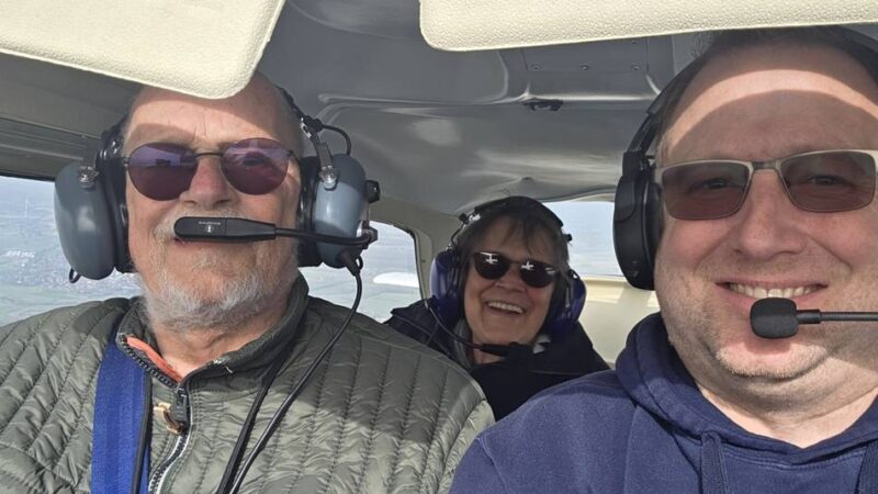 Flug über Orte und Erinnerungen: Leverkusener Vereinspilot erfüllt schwerstkrankem Mann letzten Wunsch