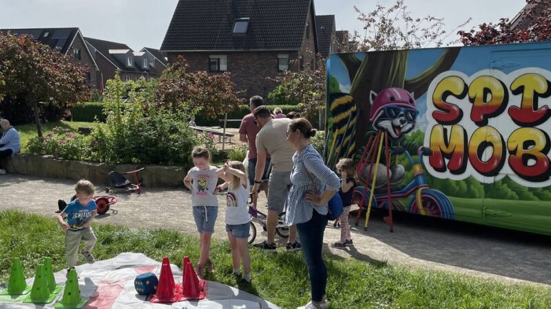 Spielmobil in Moers: Roller, Mooncars und Sandbagger touren durch die Stadt