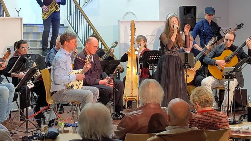 Multikulturelle Gruppe „Al Watan“ in Hückeswagen: Konzerterlebnis im Haus Zach – musikalische Heimat ohne Grenzen