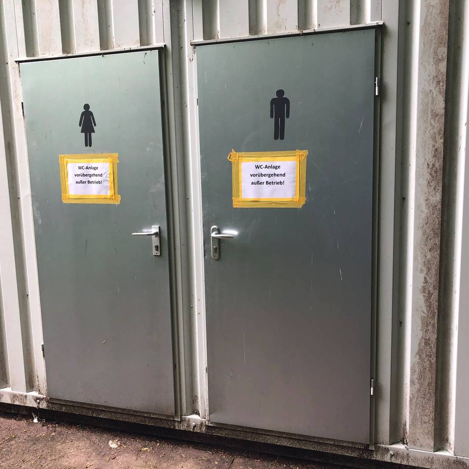 Liegewiese an Hückeswagener Bever-Talsperre: Bever-WC bleibt gesperrt – Dixi-Klos müssen an „Zorniger Ameise“ aushelfen