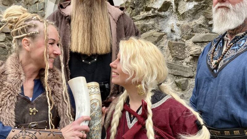 Cosplay-Event auf Schloss Burg: „Vikings“-Fans feiern sich und ihre Serien-Stars
