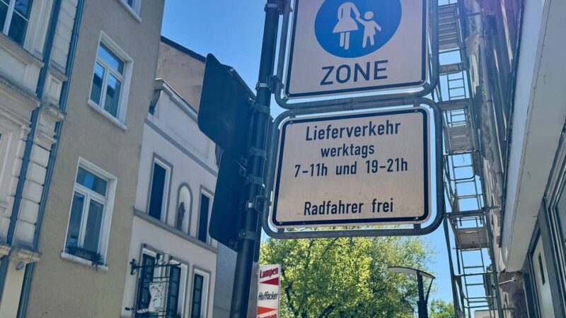 Fußgängerzone in Krefeld: Anwohner der Wiedenhofstraße fordern Entlastung
