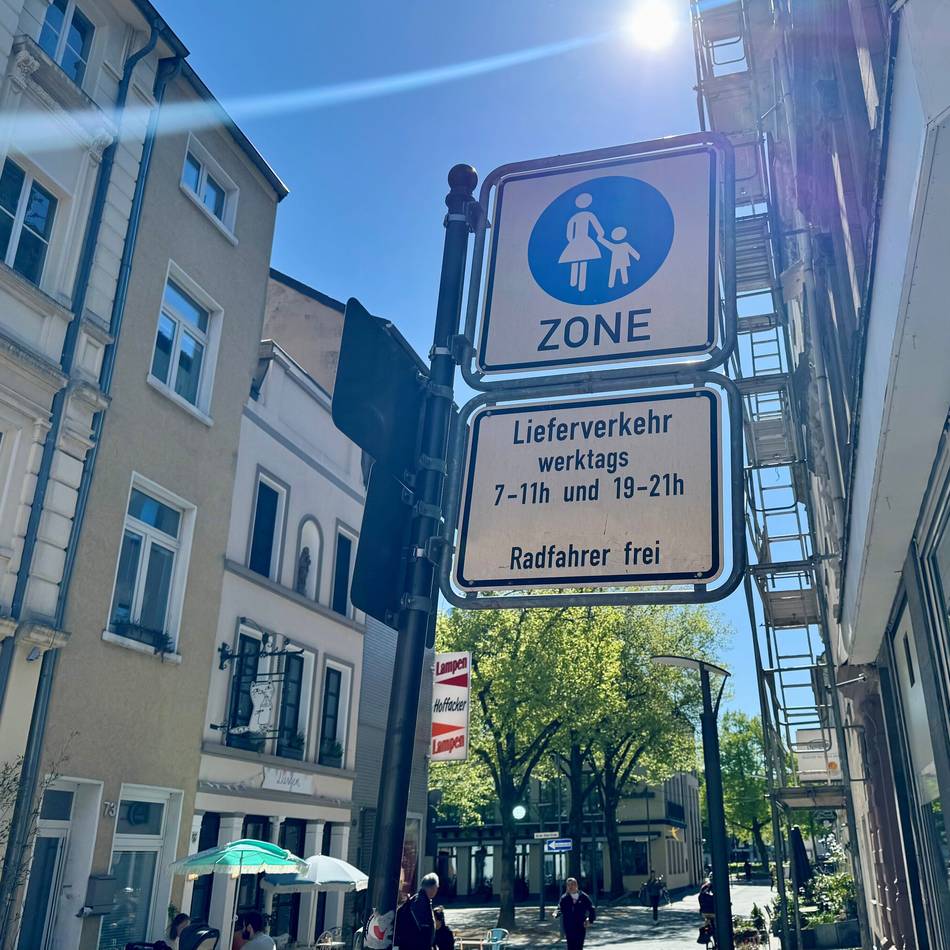 Fußgängerzone in Krefeld: Anwohner der Wiedenhofstraße fordern Entlastung