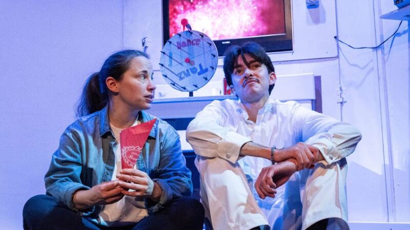 Theater am Schlachthof in Neuss: So war die Premiere von „Der letzte Schütze“