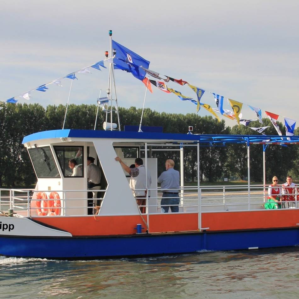 Über den Rhein nach Monheim: Leinen los – das Piwipper Böötche startet in die Saison