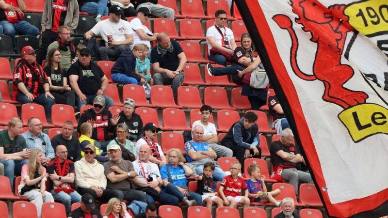 Leverkusener Stadion bekommt neue Bestuhlung: Fan-Ansturm auf „Ungeschlagen Meister Sitze“ aus der BayArena