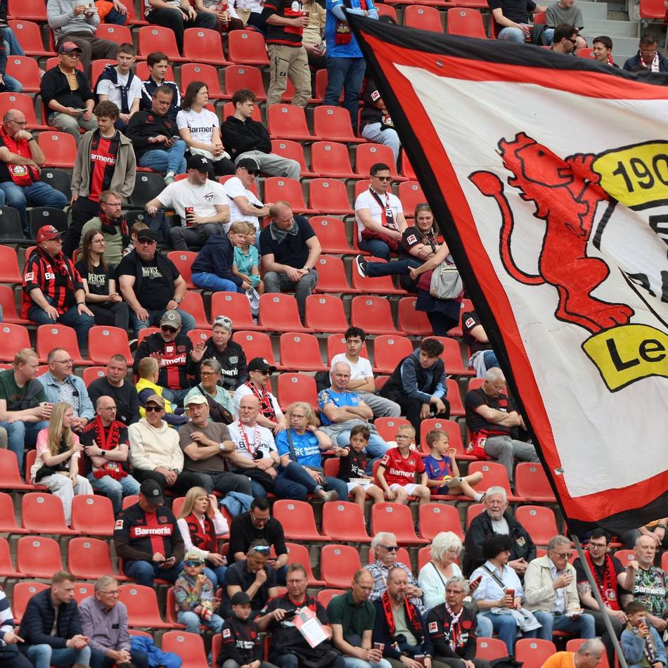 Leverkusener Stadion bekommt neue Bestuhlung: Fan-Ansturm auf „Ungeschlagen Meister Sitze“ aus der BayArena