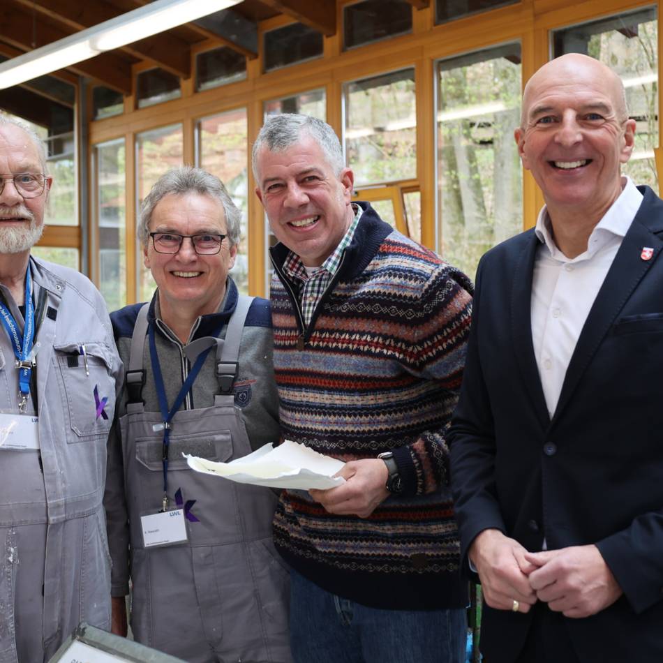 Firma Erfurt & Sohn: Historische Papiermaschine im Freilichtmuseum läuft wieder