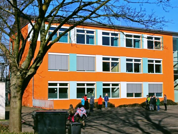 Baumaßnahme an der Nikolaus-Schule: Stadt schafft Ersatzparkplätze für Stürzelberg