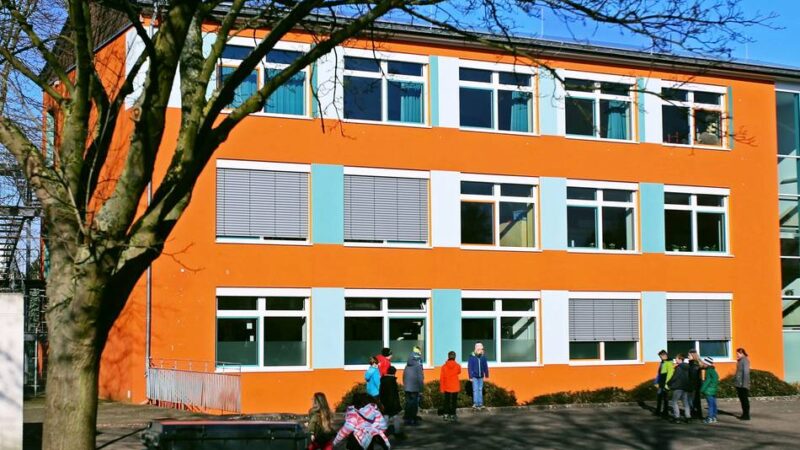 Baumaßnahme an der Nikolaus-Schule: Stadt schafft Ersatzparkplätze für Stürzelberg