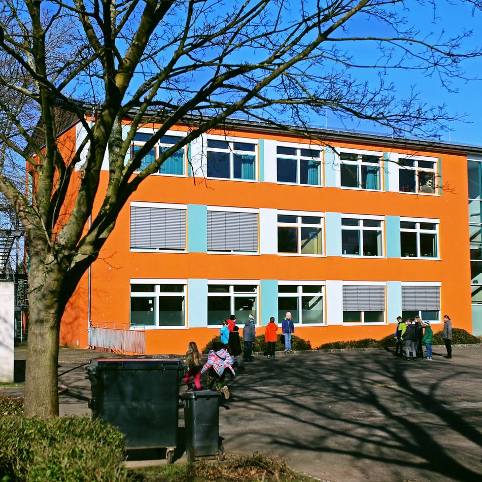 Baumaßnahme an der Nikolaus-Schule: Stadt schafft Ersatzparkplätze für Stürzelberg