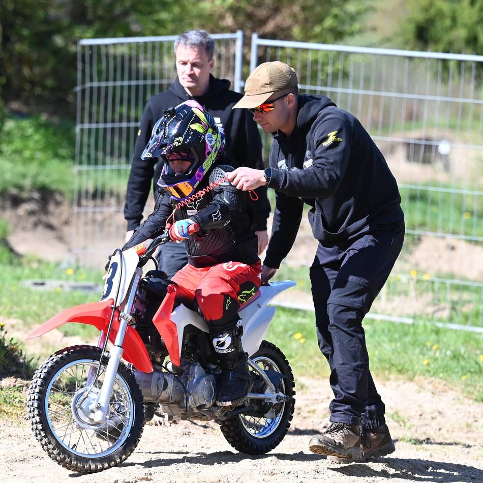 Motocross in Radevormwald: Zum ersten Mal im Motorradsattel