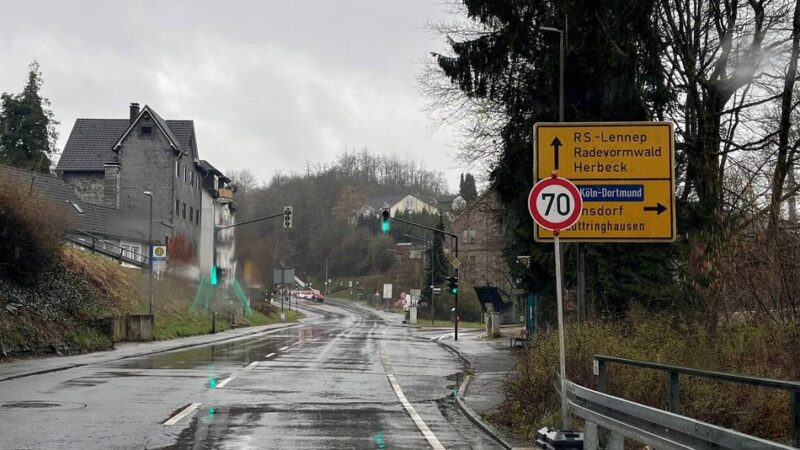 Straßenverkehr in Radevormwald: Tempo-70-Schild in Dahlhausen muss endgültig weg