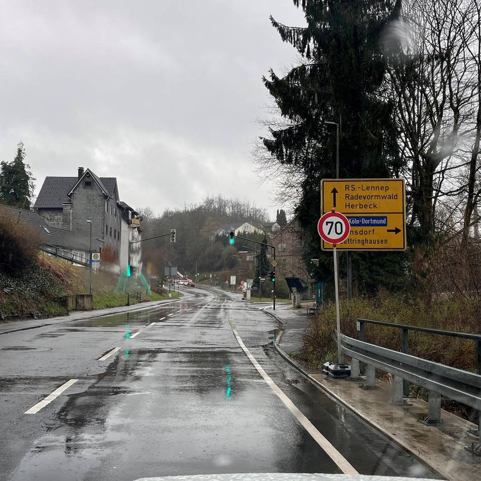 Straßenverkehr in Radevormwald: Tempo-70-Schild in Dahlhausen muss endgültig weg