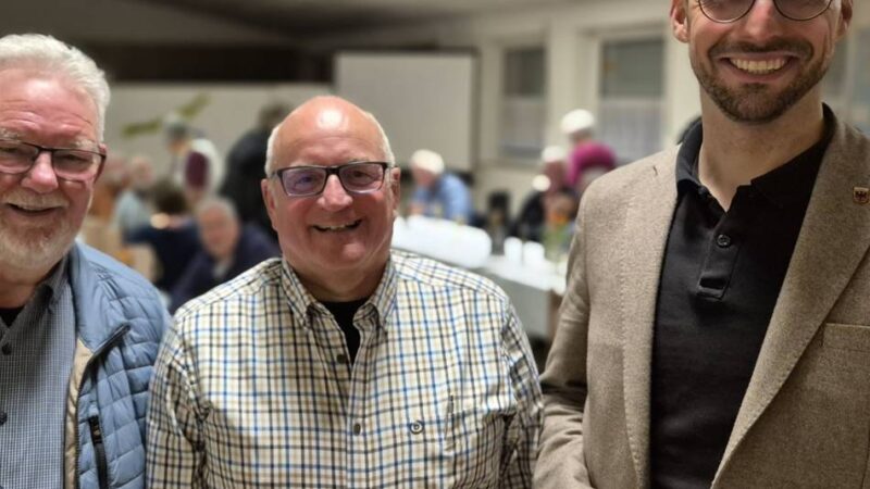 Bürgermeister verstärkt Führungs-Trio: Wieder neuer Fahrgastrekord beim Bürgerbus Alpen