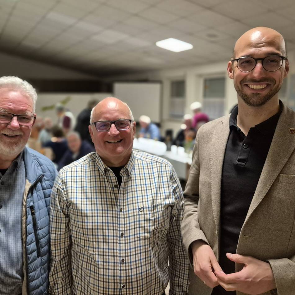 Bürgermeister verstärkt Führungs-Trio: Wieder neuer Fahrgastrekord beim Bürgerbus Alpen