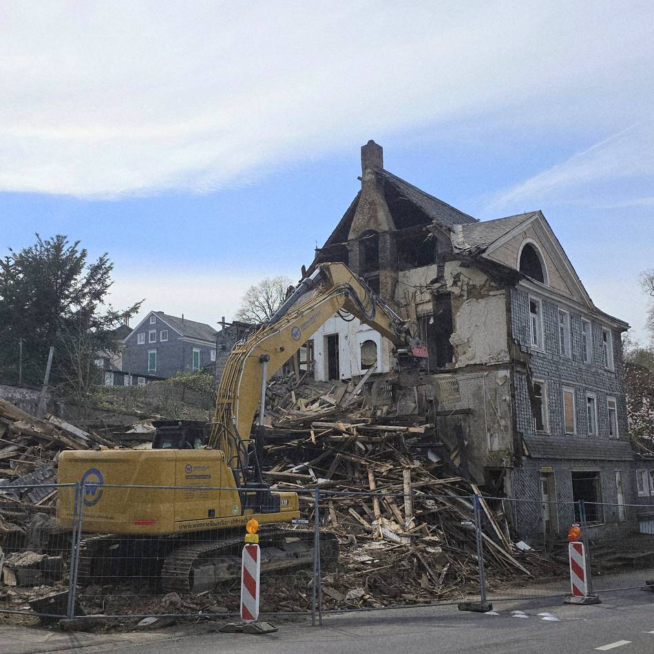 Marodes Hückeswagener Haus: Friedrichstraße 11-15: Abriss ist gestartet