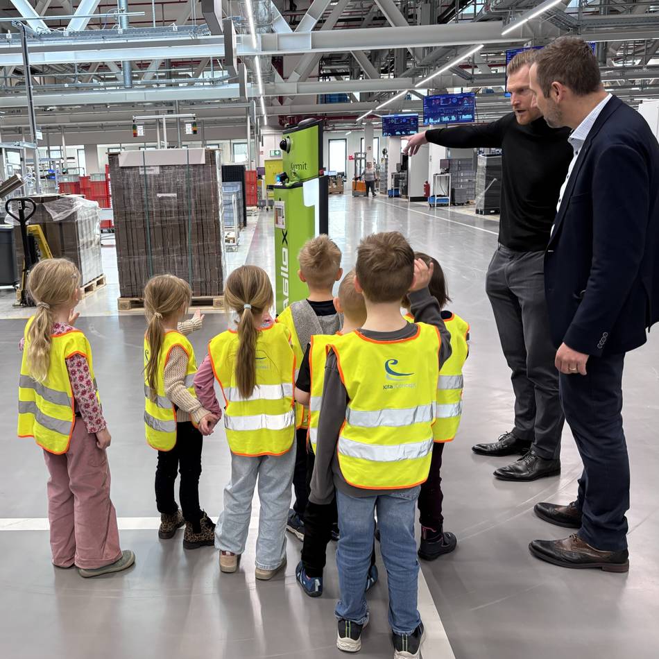 Firma Gira in Radevormwald: „Forschergiraffen“ erkunden die Arbeitswelt ihrer Eltern