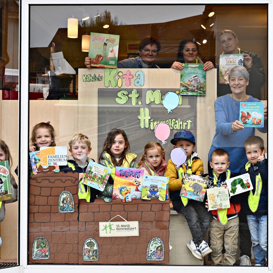 Hückeswagener Familienzentrum: Katholischer Kindergarten will Gütesiegel – und dekoriert dafür Schaufenster