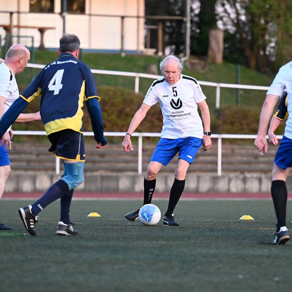 Sport in Radevormwald: Beim Walking Football ist Laufen verboten