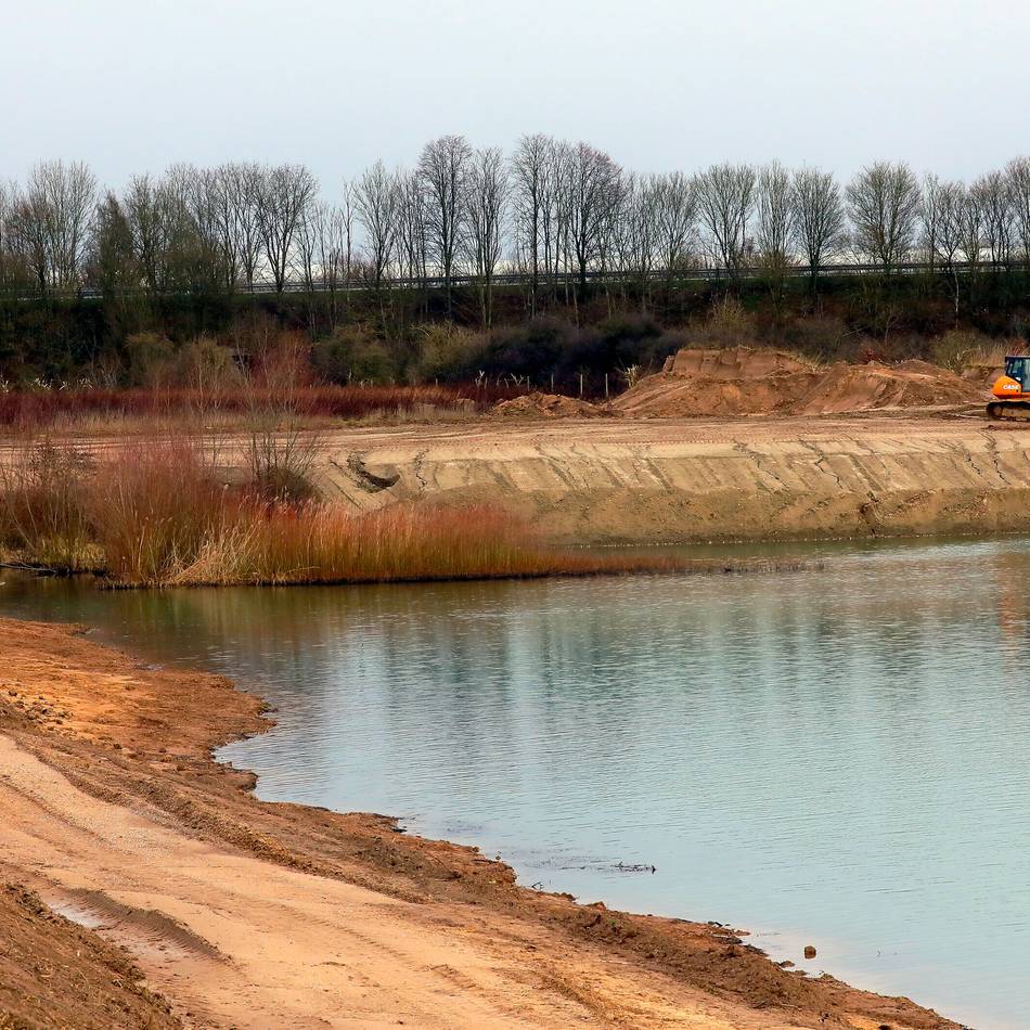 Auf Basis eines Linken-Antrags: Rheinberger Auskiesungsseen sollen auf Schadstoffe untersucht werden
