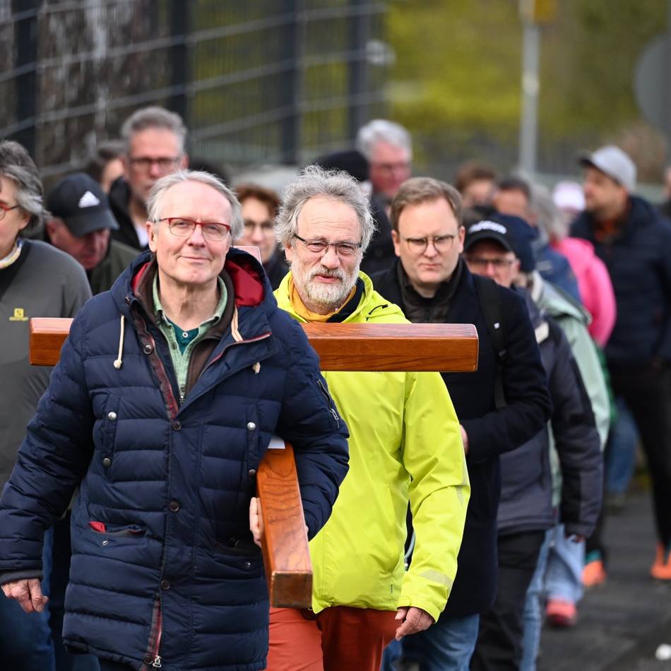 Kirchengemeinden in Radevormwald: Ökumenischer Kreuzweg zum Innehalten