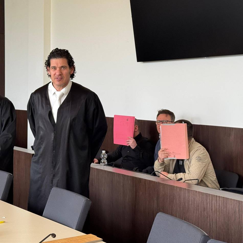 Vater und Sohn vor Gericht: Cannabis-Prozess – „Habe Geld gebraucht, um Schulden bei der Mafia zu zahlen“