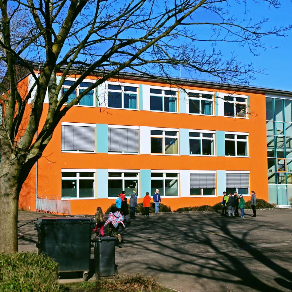 Hälfte der Kinder im Distanzunterricht: Drei WCs für 190 Kinder – Toiletten-Engpass an Stürzelberger Grundschule