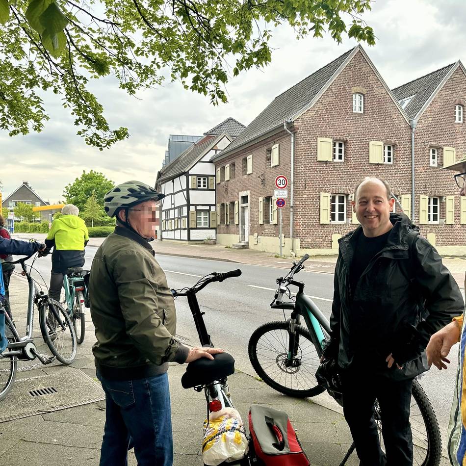 Radtour in Meerbusch-Büderich: Historiker führt durch 500 Jahre Ortsgeschichte