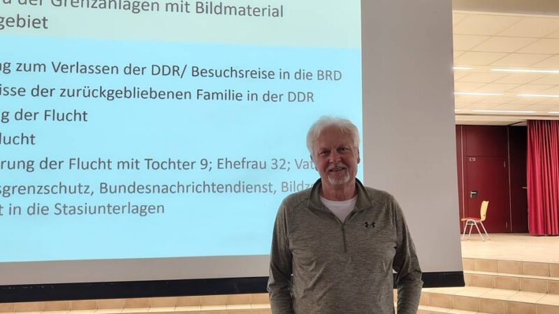 Zeitzeuge erzählt Neusser Gymnasiasten von spektakulärer DDR-Flucht: „Überall waren Gitter, die ich durchsägen musste“