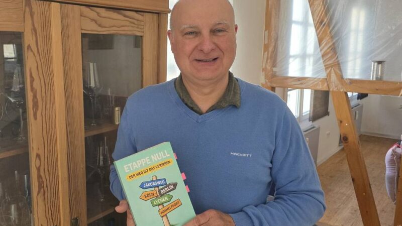 Hückeswagener Stephan Lapp stellt erstes Buch vor: „Etappe Null“ – wenn der Weg zum Verirren wird