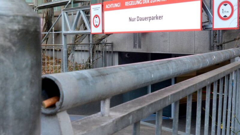 Stellplätze wieder für alle nutzbar: Stadt Neuss macht Rückzieher bei Rathaus-Tiefgarage